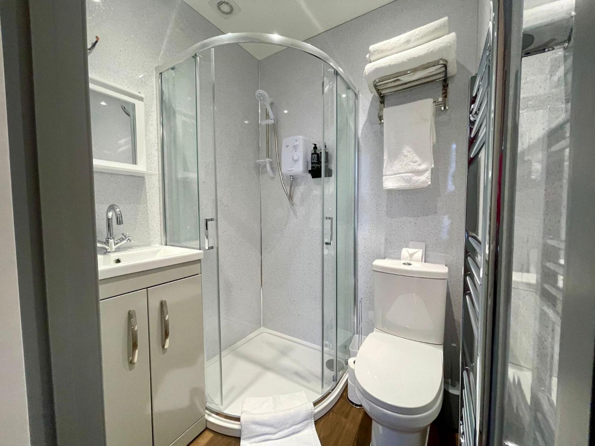 Lilyrose Hotel 3*